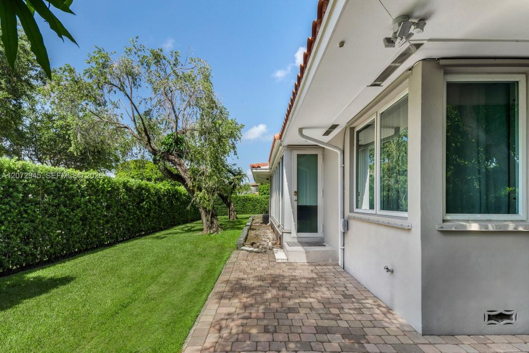 For Sale: $2,900,000 (3 beds, 3 baths, 2151 Square Feet)