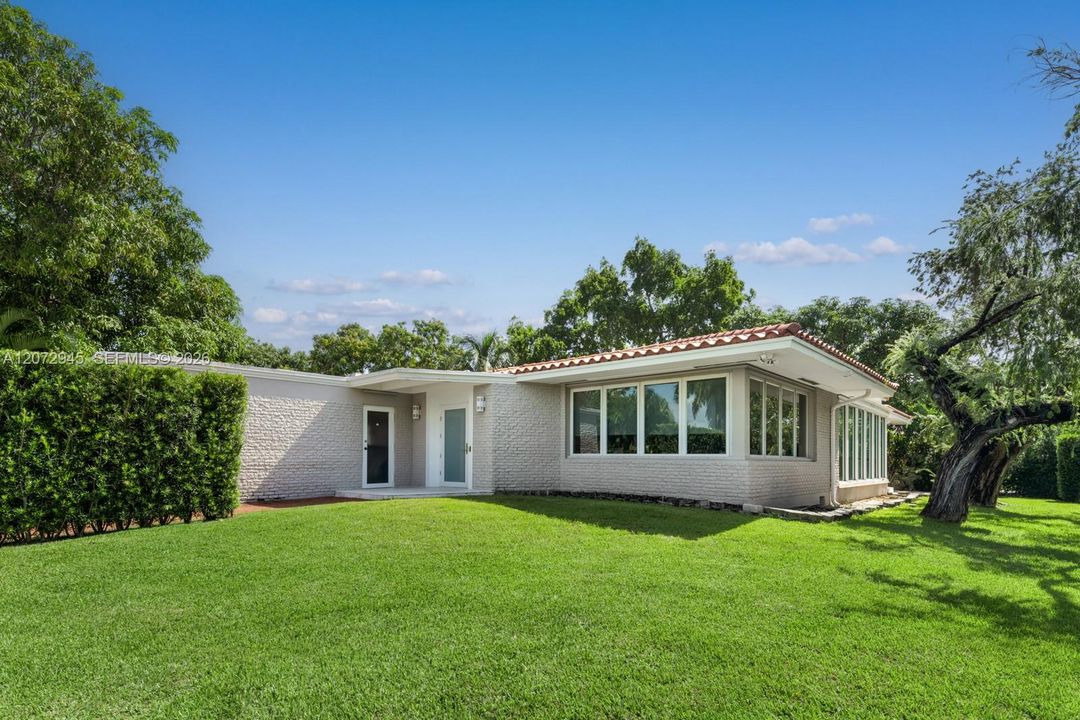 For Sale: $2,900,000 (3 beds, 3 baths, 2151 Square Feet)