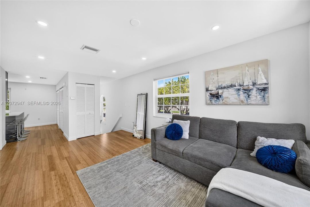 En Venta: $270,000 (1 camas, 1 baños, 770 Pies cuadrados)
