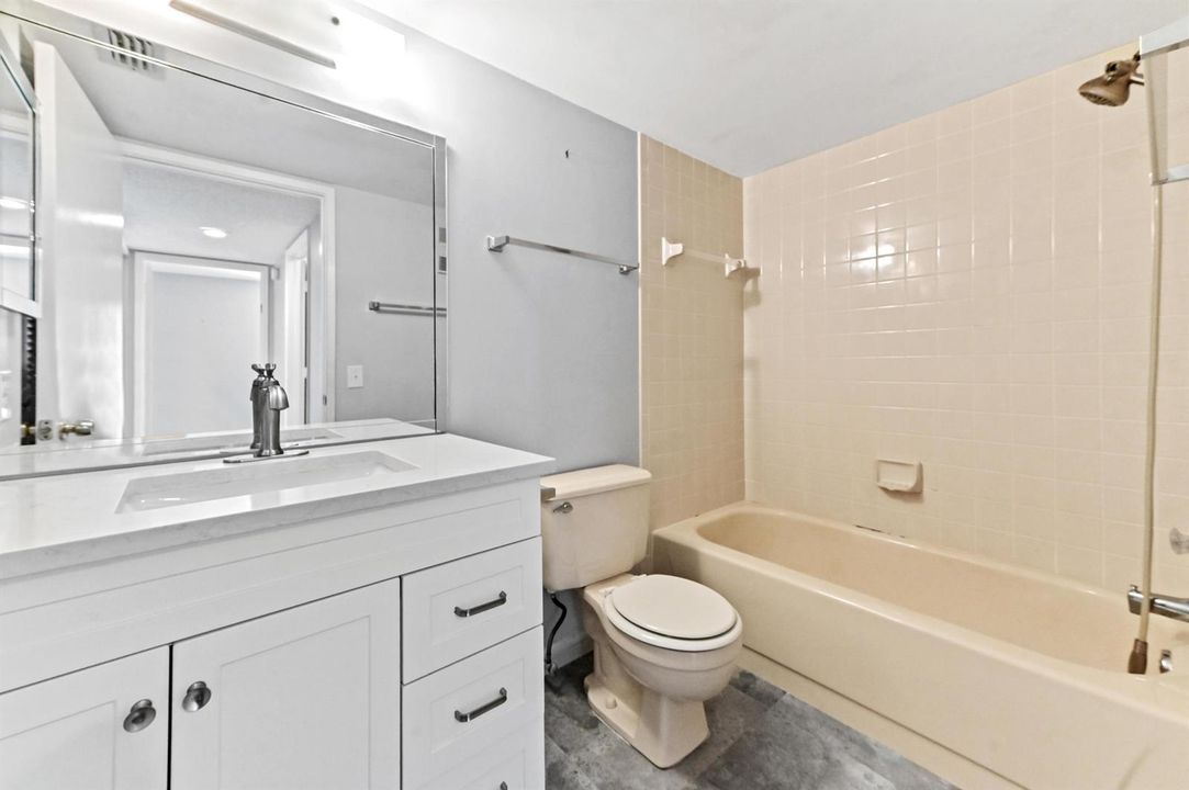 20 Bathroom 01