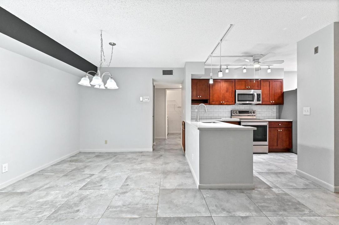 11 Dining Room 02