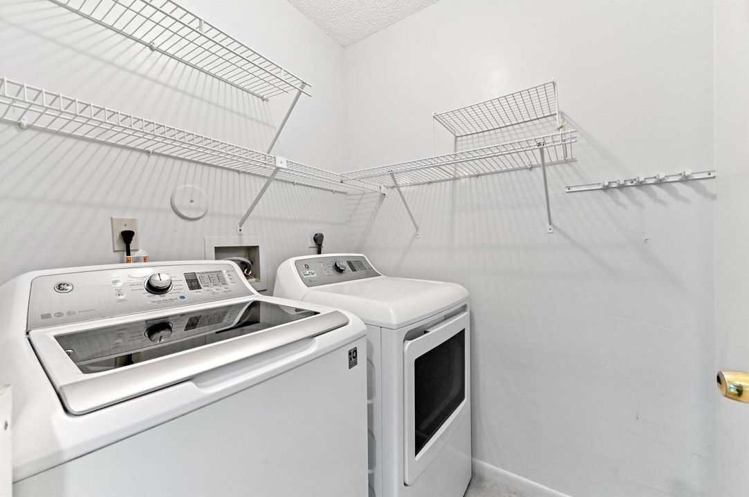 17 23 closet and laundry 01