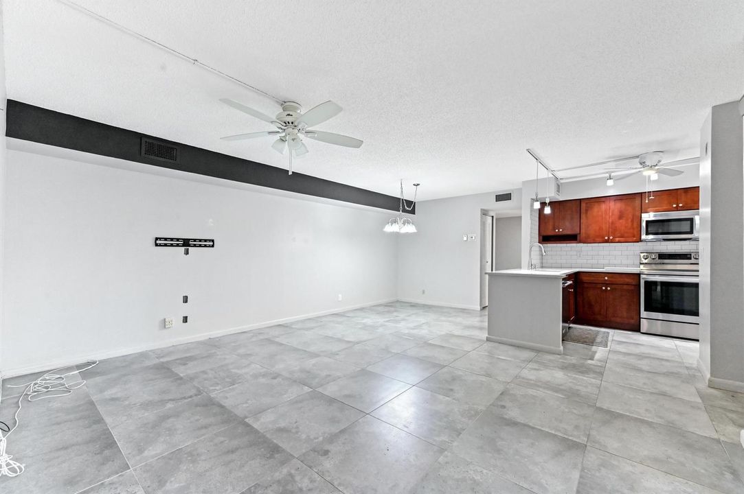 8 Living Room 01