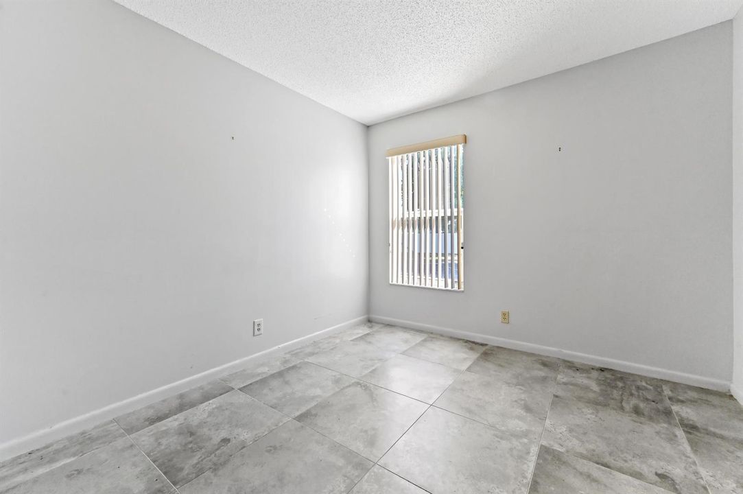 18 Bedroom 01