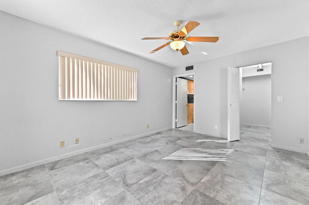 23 Bedroom 05