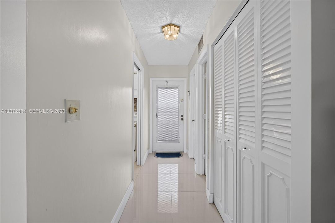 For Sale: $120,000 (1 beds, 1 baths, 800 Square Feet)