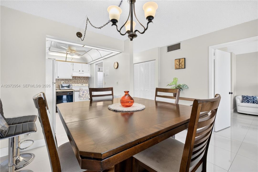 For Sale: $120,000 (1 beds, 1 baths, 800 Square Feet)