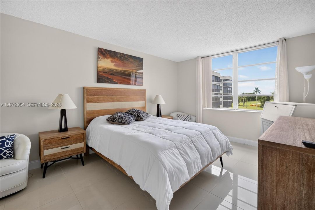 For Sale: $120,000 (1 beds, 1 baths, 800 Square Feet)