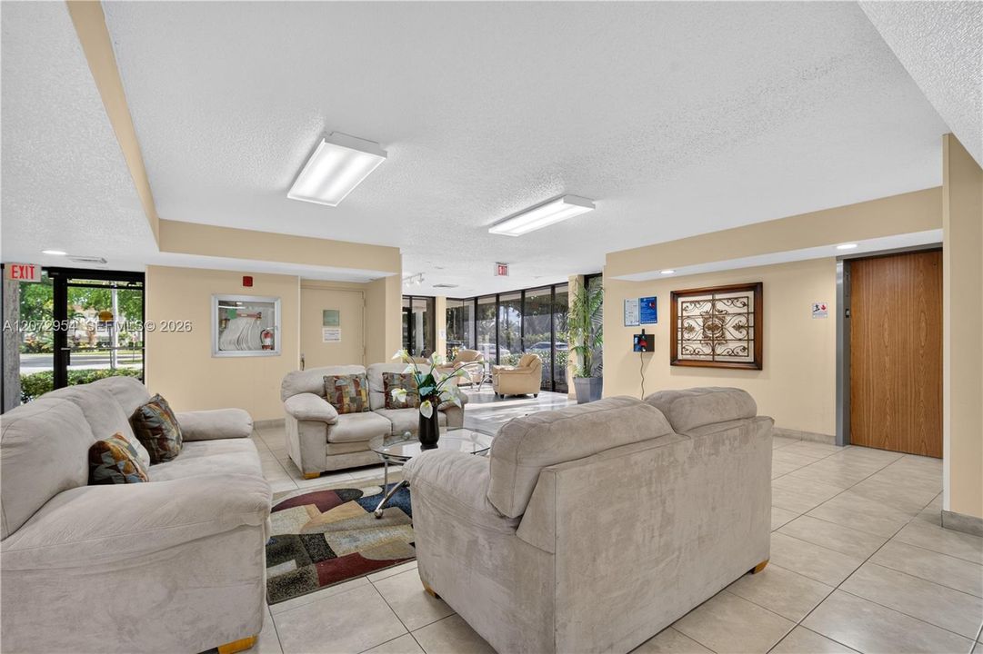 For Sale: $120,000 (1 beds, 1 baths, 800 Square Feet)