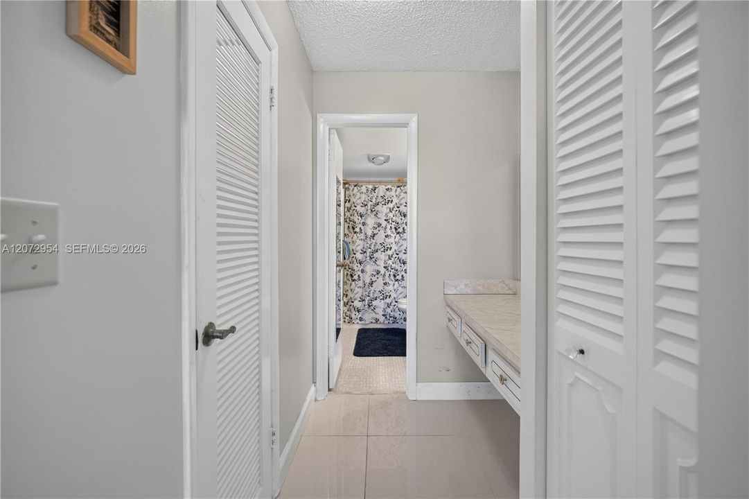 For Sale: $120,000 (1 beds, 1 baths, 800 Square Feet)