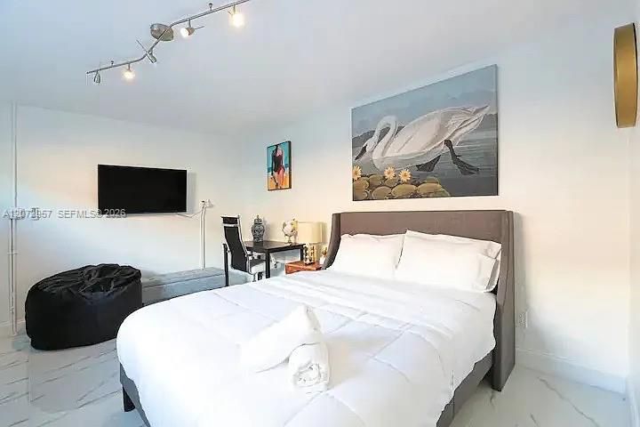 В аренду: $1,350 (0 спален, 1 ванн, 2624 Квадратных фут)