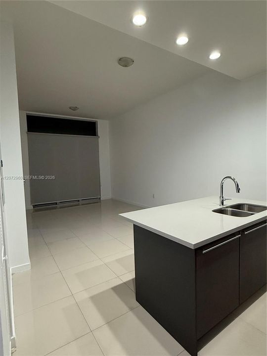 For Sale: $329,000 (1 beds, 1 baths, 765 Square Feet)