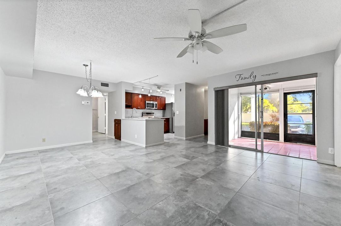 7 Living Room 01