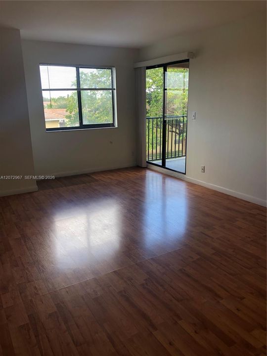 For Sale: $202,000 (2 beds, 2 baths, 933 Square Feet)