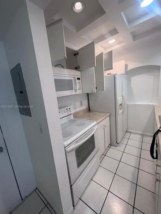 For Sale: $202,000 (2 beds, 2 baths, 933 Square Feet)