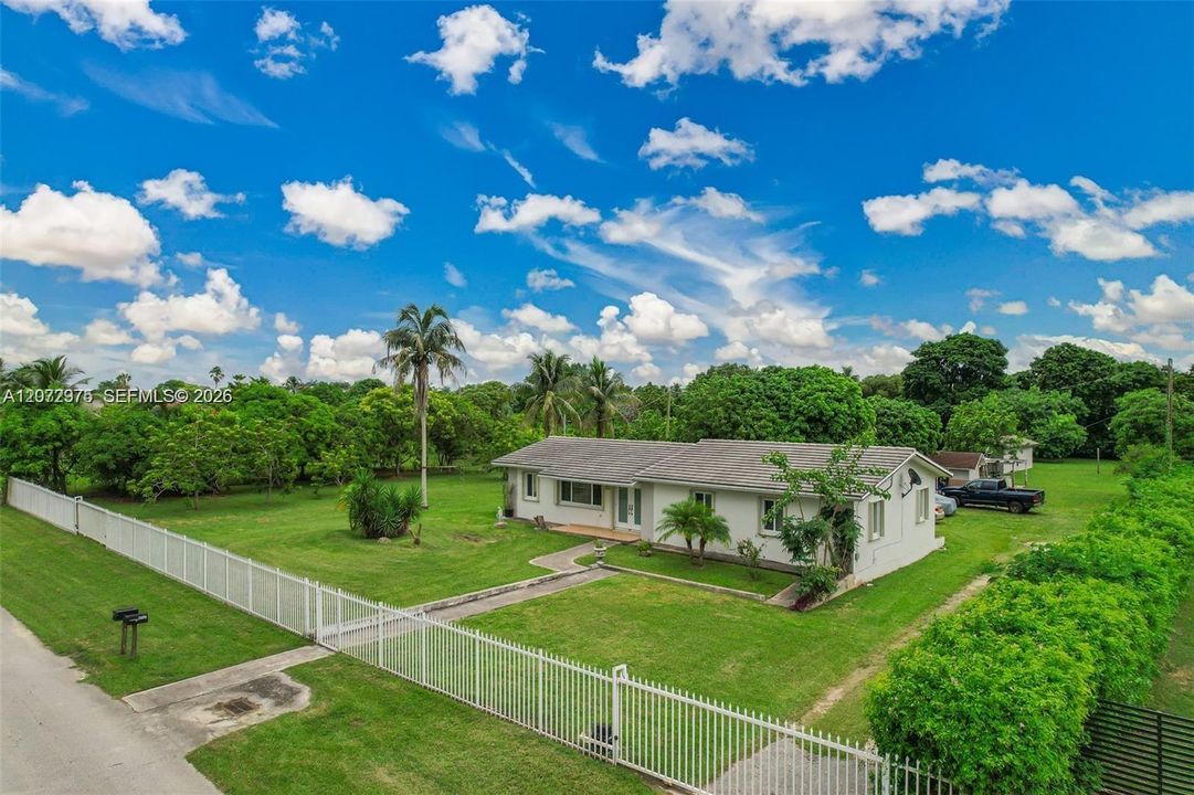 For Sale: $970,000 (3 beds, 2 baths, 1545 Square Feet)