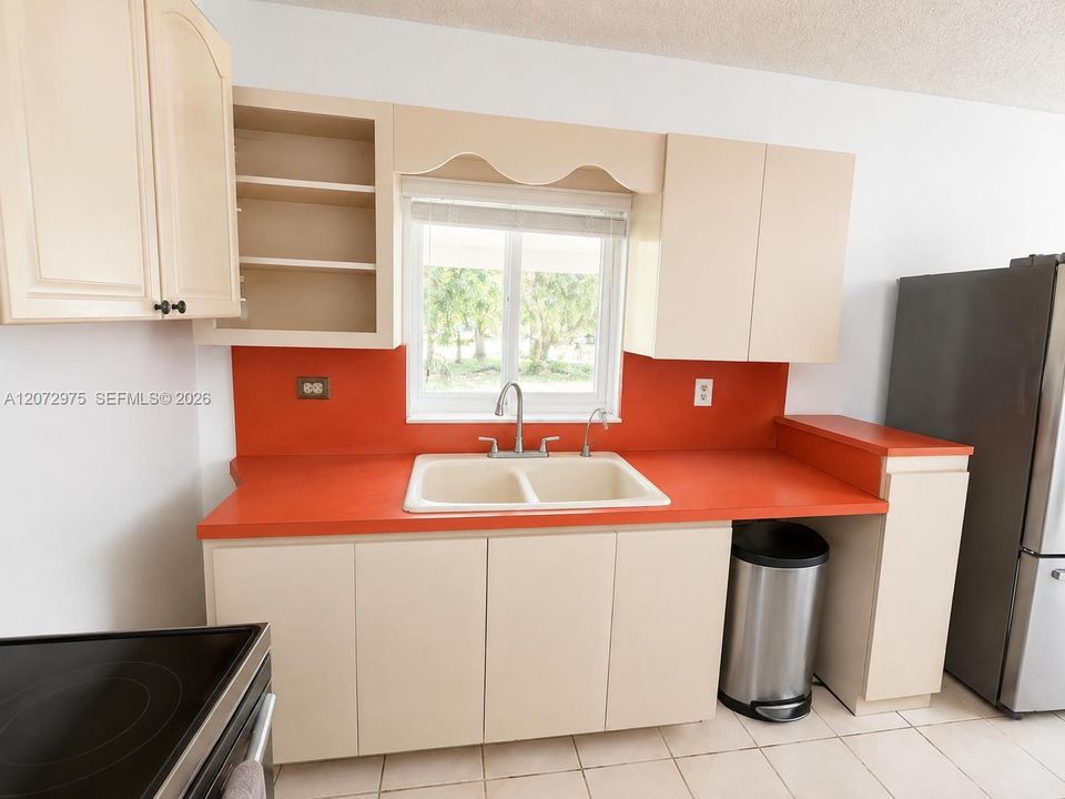 На продажу: $970,000 (3 спален, 2 ванн, 1545 Квадратных фут)