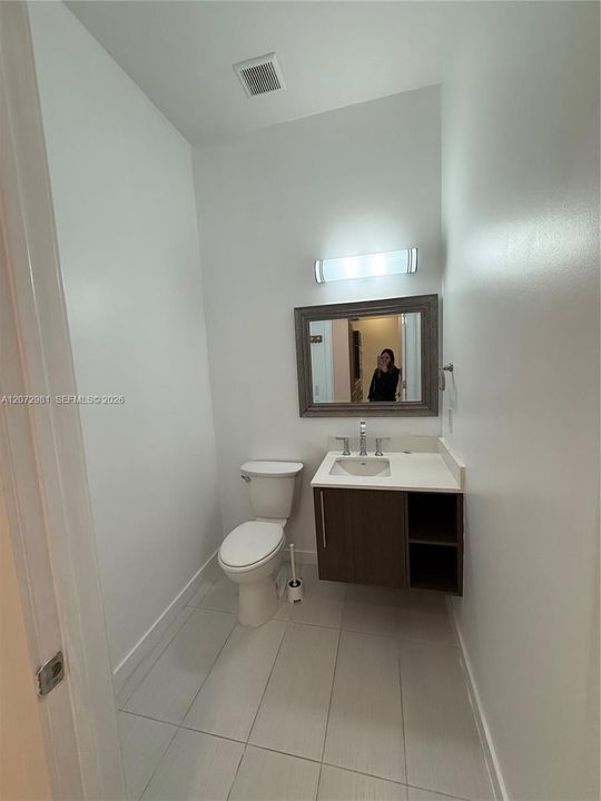 For Rent: $2,550 (1 beds, 1 baths, 765 Square Feet)