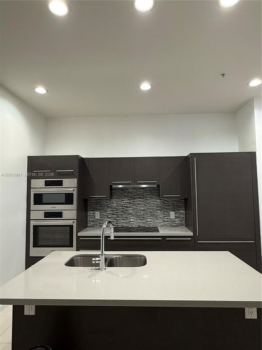 For Rent: $2,550 (1 beds, 1 baths, 765 Square Feet)