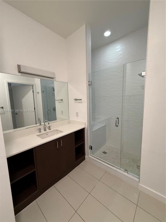 For Rent: $2,550 (1 beds, 1 baths, 765 Square Feet)