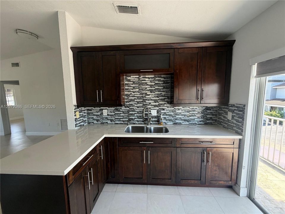 En Renta: $2,400 (2 camas, 2 baños, 1020 Pies cuadrados)