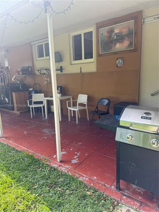 Activo con contrato: $685,000 (4 camas, 3 baños, 1699 Pies cuadrados)