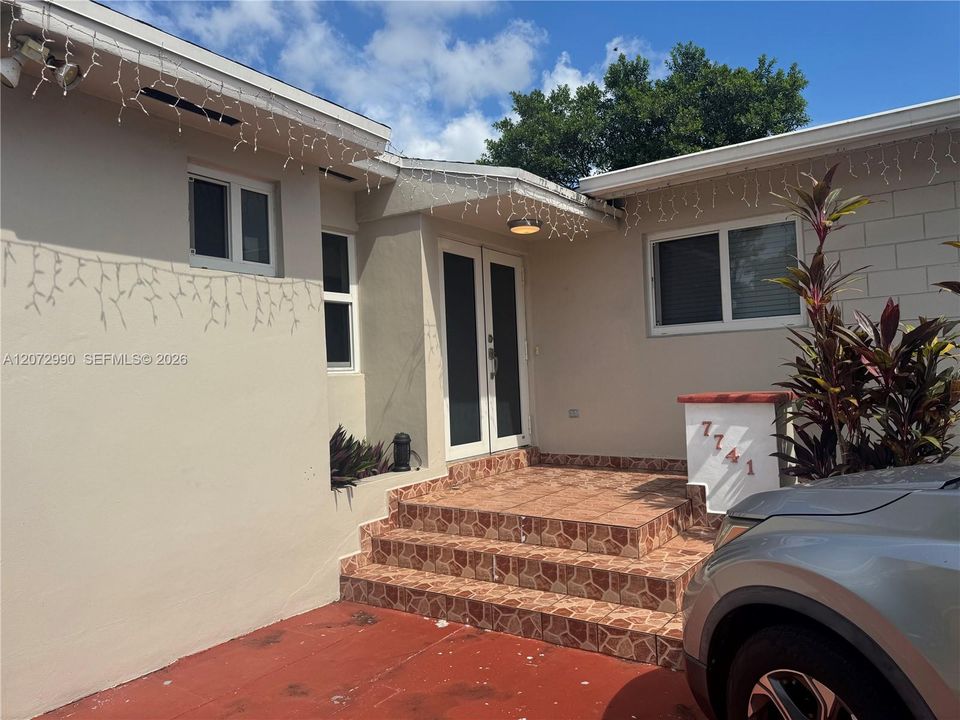 Activo con contrato: $685,000 (4 camas, 3 baños, 1699 Pies cuadrados)