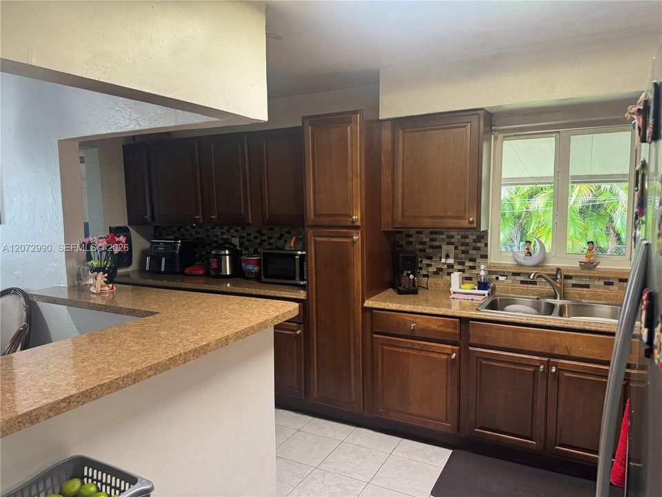 Activo con contrato: $685,000 (4 camas, 3 baños, 1699 Pies cuadrados)