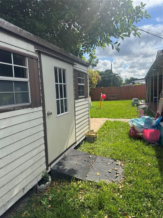 Activo con contrato: $685,000 (4 camas, 3 baños, 1699 Pies cuadrados)