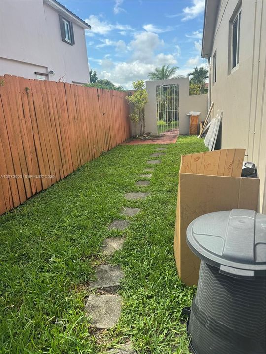 Activo con contrato: $685,000 (4 camas, 3 baños, 1699 Pies cuadrados)