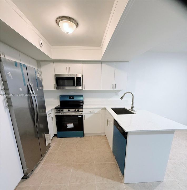 В аренду: $2,400 (2 спален, 2 ванн, 2402 Квадратных фут)