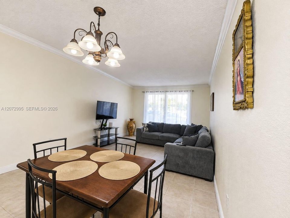 For Rent: $1,950 (1 beds, 1 baths, 870 Square Feet)