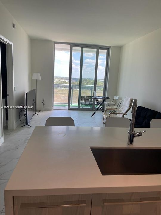 For Rent: $2,500 (1 beds, 1 baths, 702 Square Feet)
