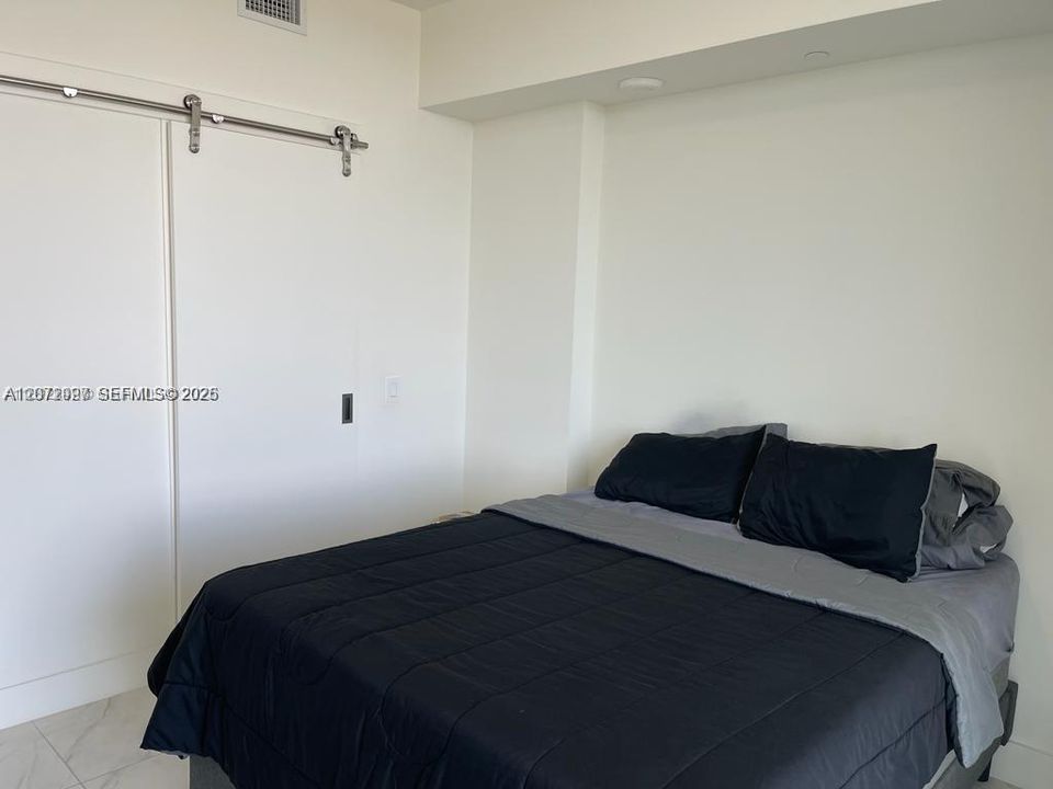 For Rent: $2,500 (1 beds, 1 baths, 702 Square Feet)