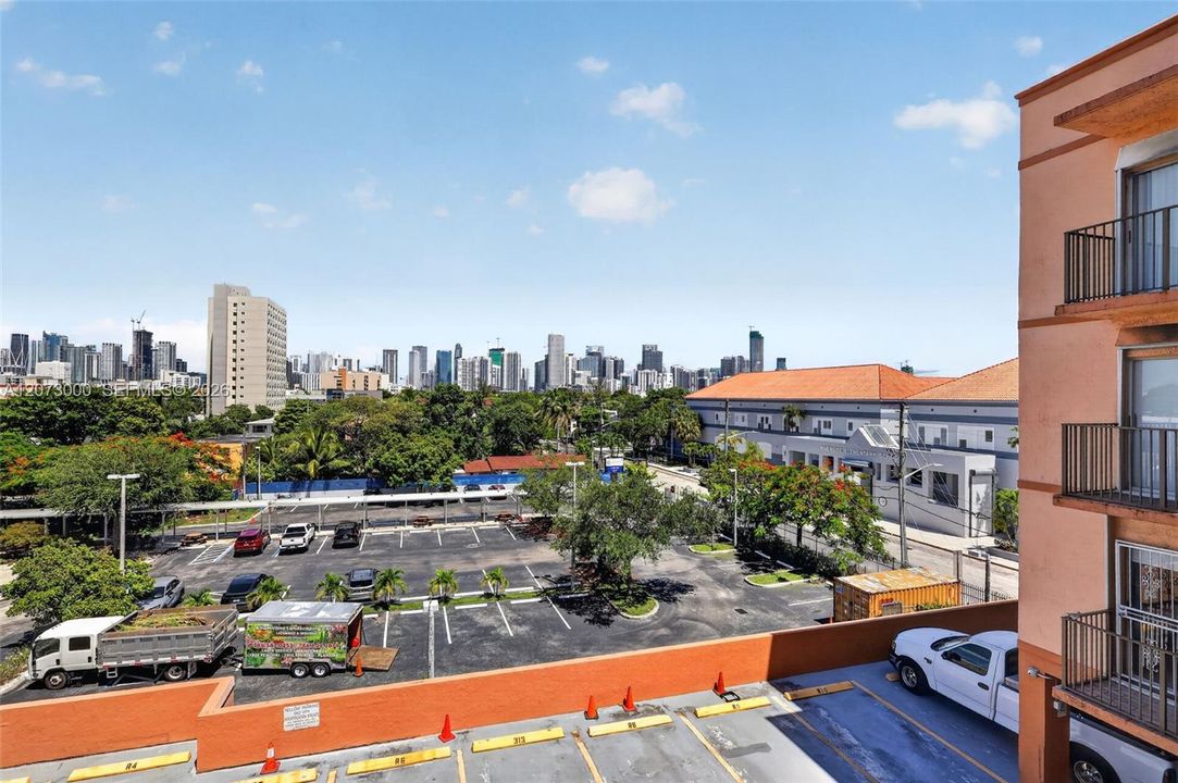 На продажу: $285,000 (2 спален, 2 ванн, 760 Квадратных фут)