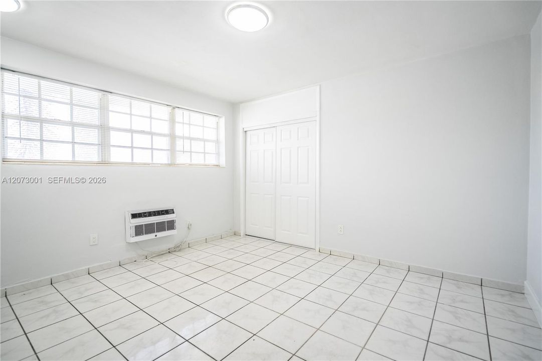 В аренду: $1,550 (0 спален, 1 ванн, 300 Квадратных фут)