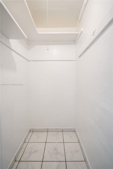 В аренду: $1,550 (0 спален, 1 ванн, 300 Квадратных фут)