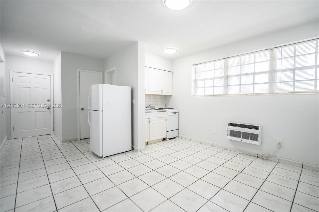 В аренду: $1,550 (0 спален, 1 ванн, 300 Квадратных фут)