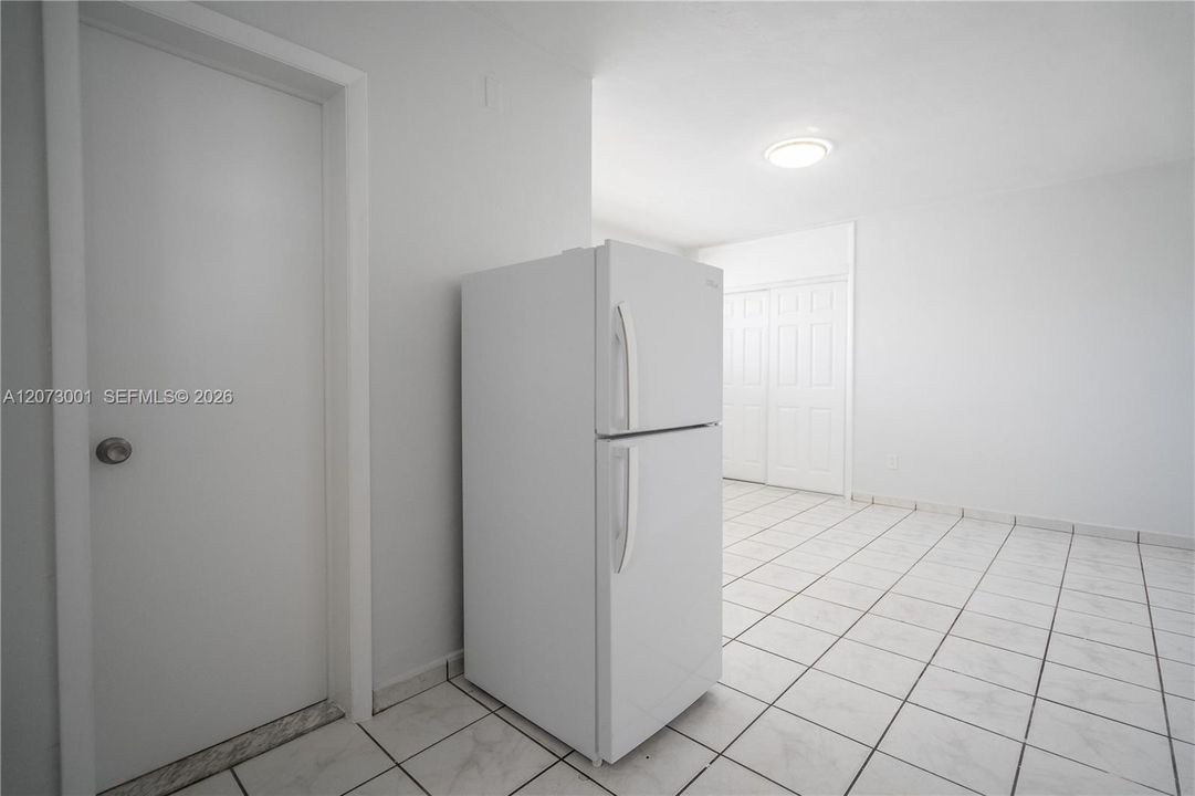 В аренду: $1,550 (0 спален, 1 ванн, 300 Квадратных фут)