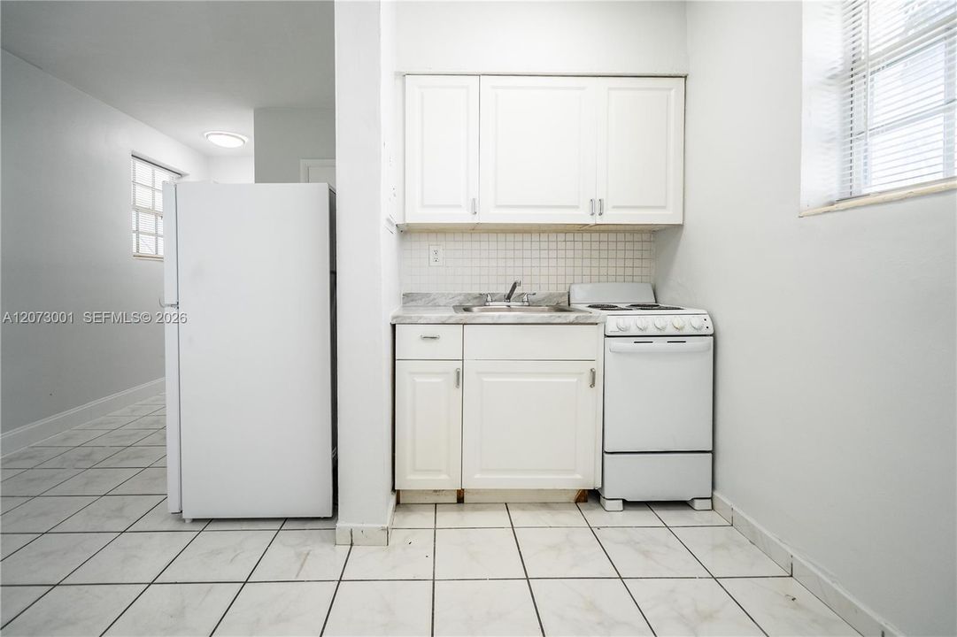 В аренду: $1,550 (0 спален, 1 ванн, 300 Квадратных фут)