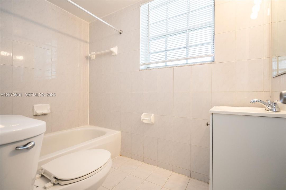 В аренду: $1,550 (0 спален, 1 ванн, 300 Квадратных фут)