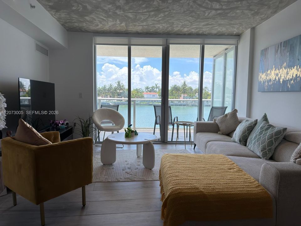 На продажу: $849,900 (2 спален, 2 ванн, 1143 Квадратных фут)