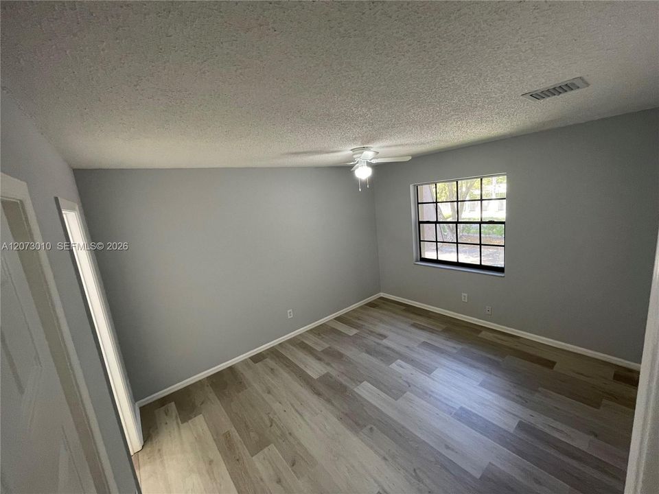 В аренду: $2,450 (2 спален, 2 ванн, 925 Квадратных фут)