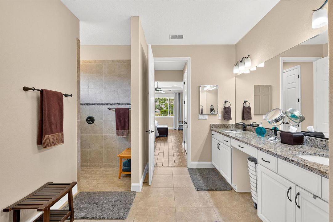 Ensuite Master Bathroom - Double Sinks