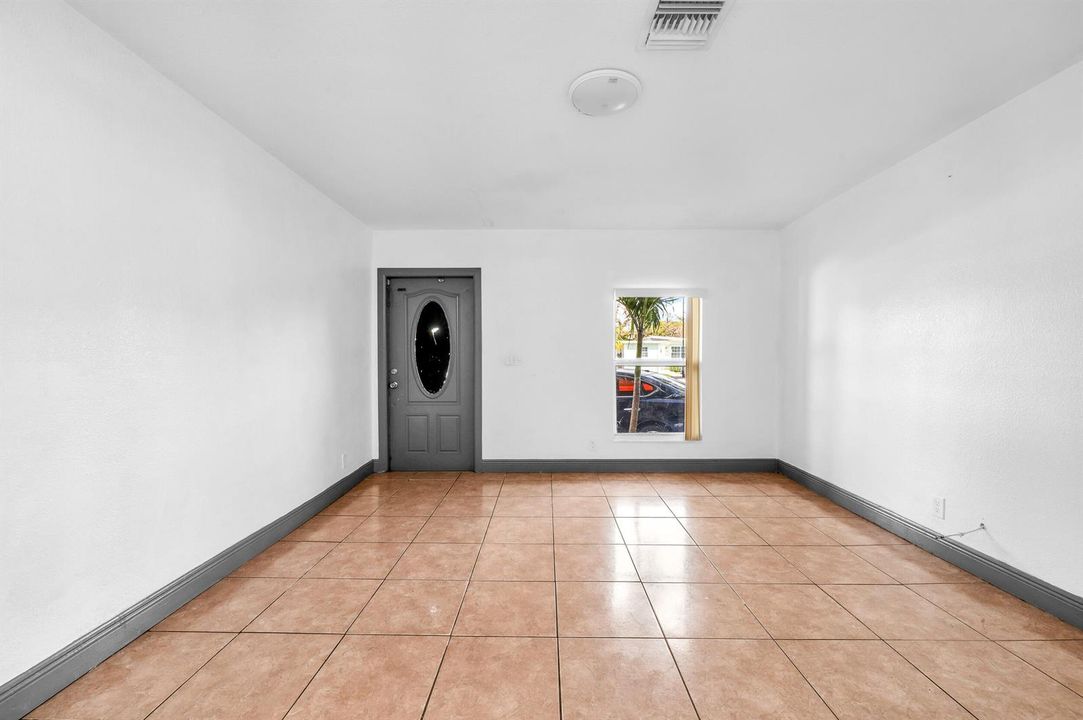 124 SW 10TH 2