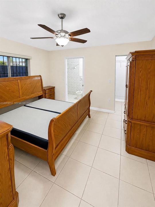 For Rent: $3,200 (3 beds, 2 baths, 1308 Square Feet)