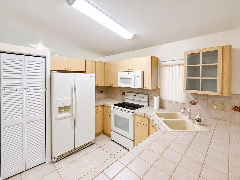 For Rent: $3,200 (3 beds, 2 baths, 1308 Square Feet)