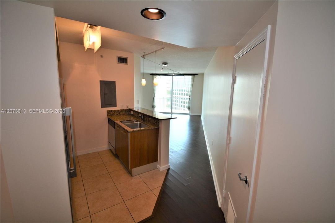 For Rent: $2,290 (1 beds, 1 baths, 657 Square Feet)