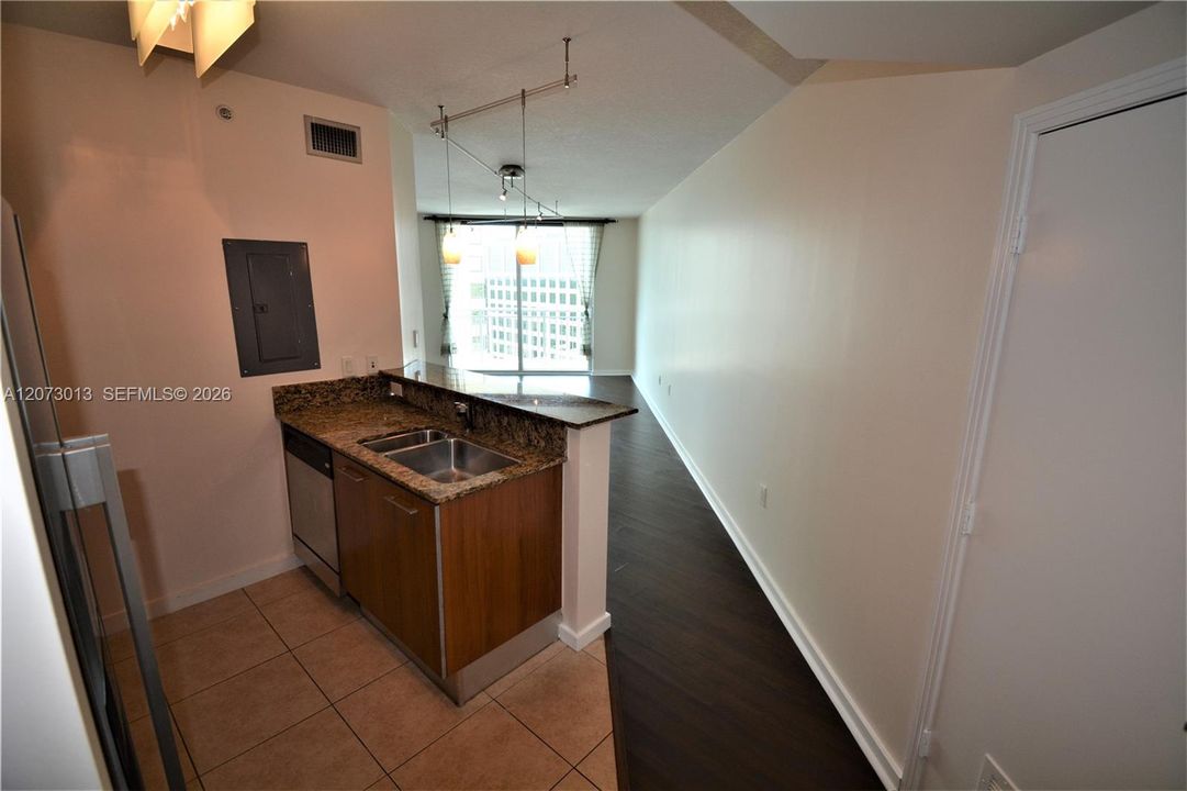 For Rent: $2,290 (1 beds, 1 baths, 657 Square Feet)
