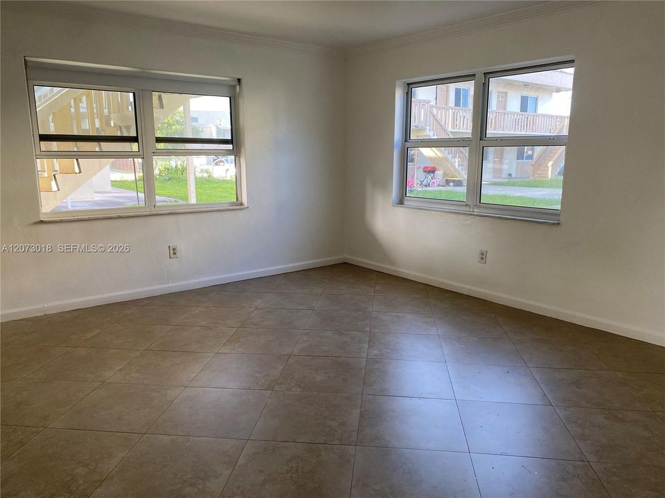For Rent: $1,650 (2 beds, 1 baths, 832 Square Feet)